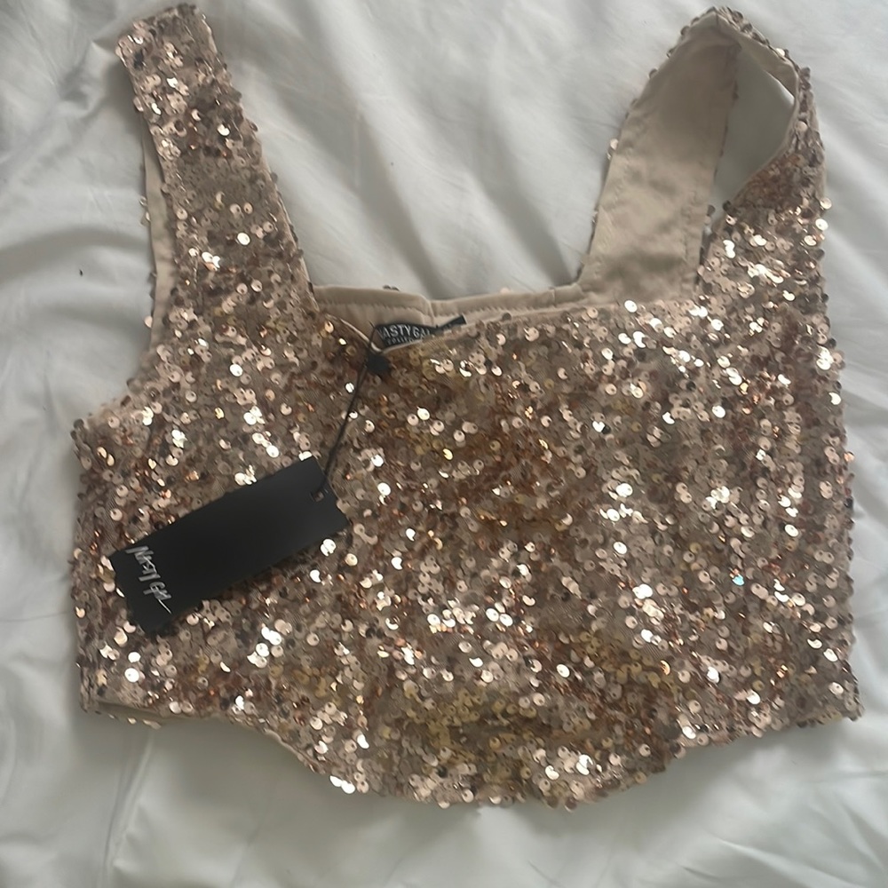 Cute hood shimmery top🫶